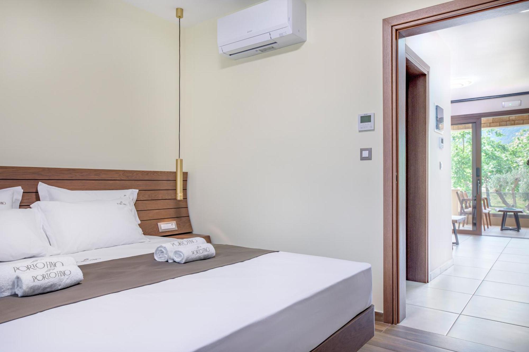 Porto Fino Apartment Asproválta Ngoại thất bức ảnh